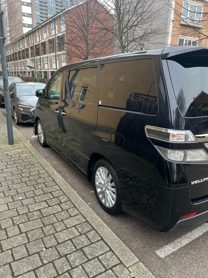 2013 Toyota VellFire