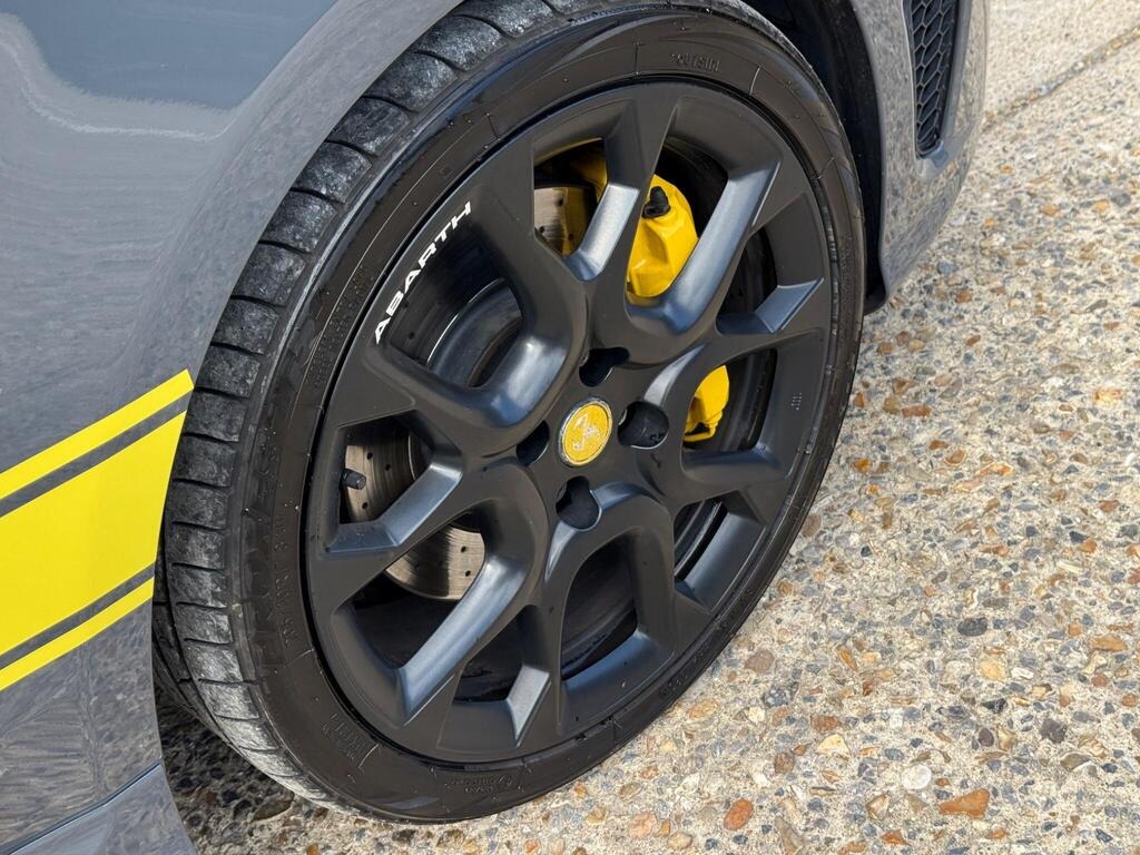 
								2018 Abarth 595 1.4 T-Jet Competizione 70th full									