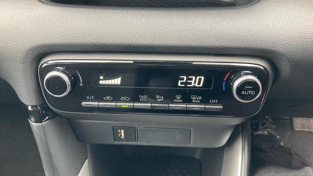 
								2022 Toyota Yaris 1.5 VVT-h Design E-CVT full									