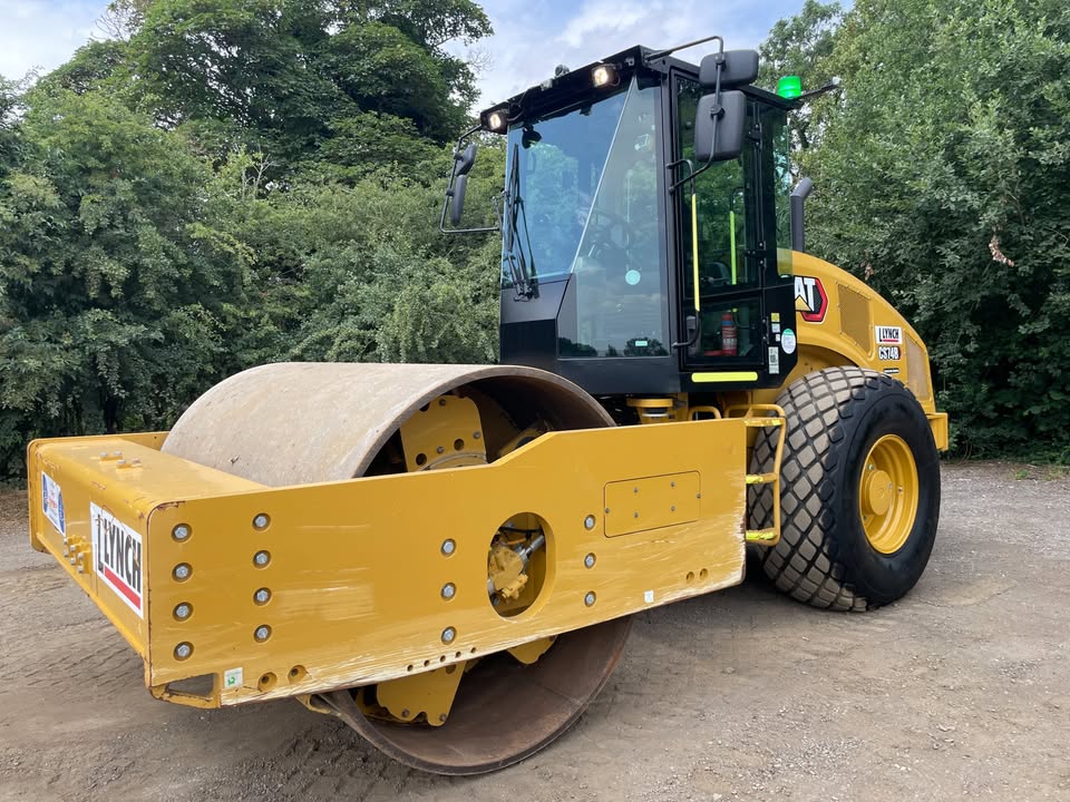 2022 CAT CS74 B Single Drum Roller