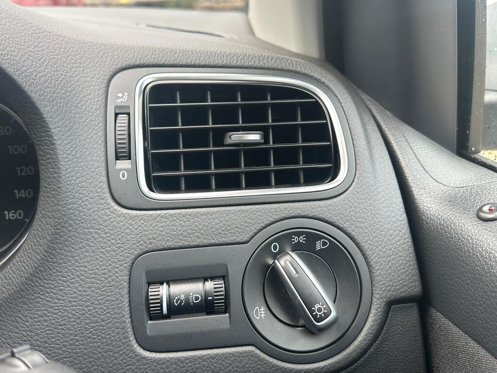 
								2013 Volkswagen Polo 1.2 TSI BlueMotion Tech SE Auto full									