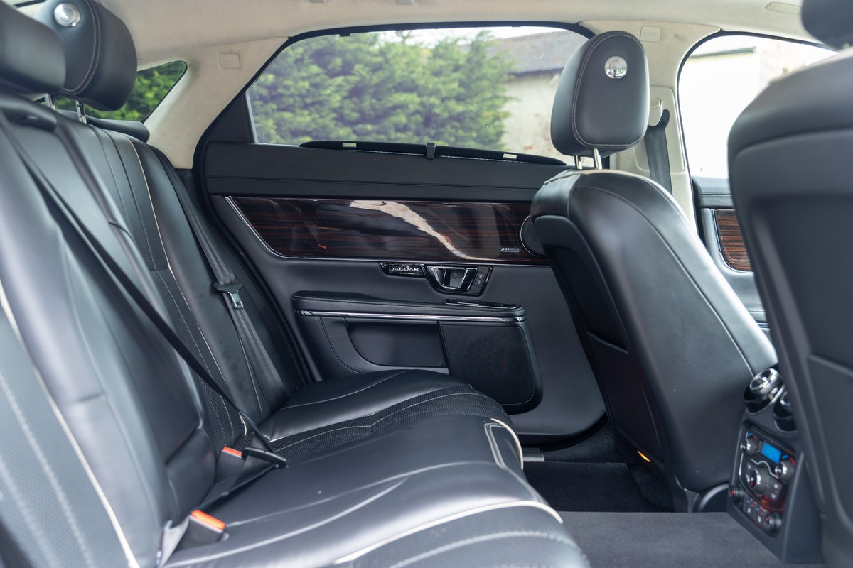 
								2015 Jaguar X351 XJL V6 3L Diesel Portfolio full									