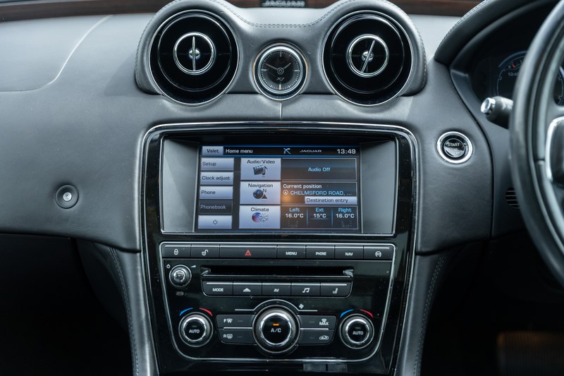 
								2015 Jaguar X351 XJL V6 3L Diesel Portfolio full									