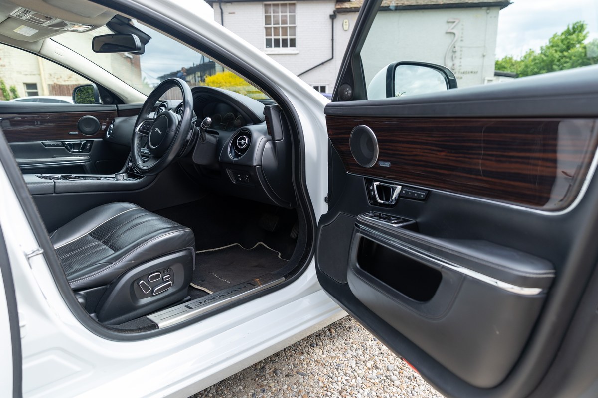 
								2015 Jaguar X351 XJL V6 3L Diesel Portfolio full									