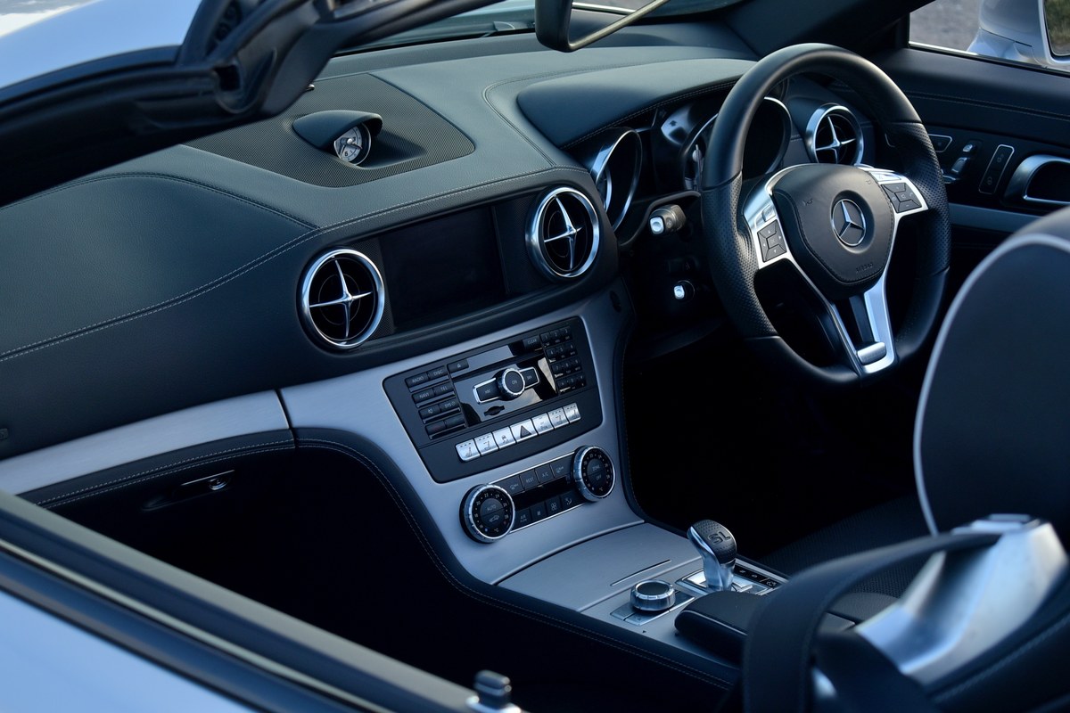 
								2015 Mercedes-Benz R231 SL400 AMG full									