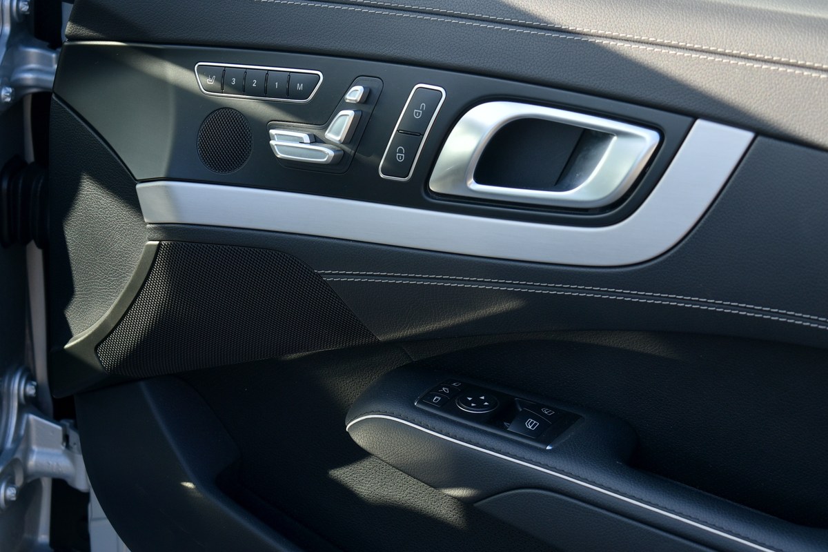 
								2015 Mercedes-Benz R231 SL400 AMG full									