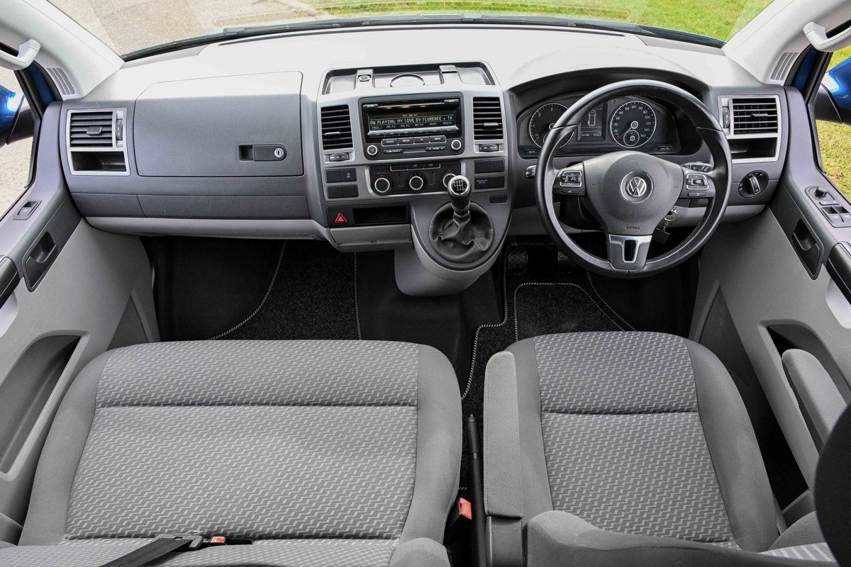 
								2015 Volkswagen Transporter T5.1 LWB TDI full									