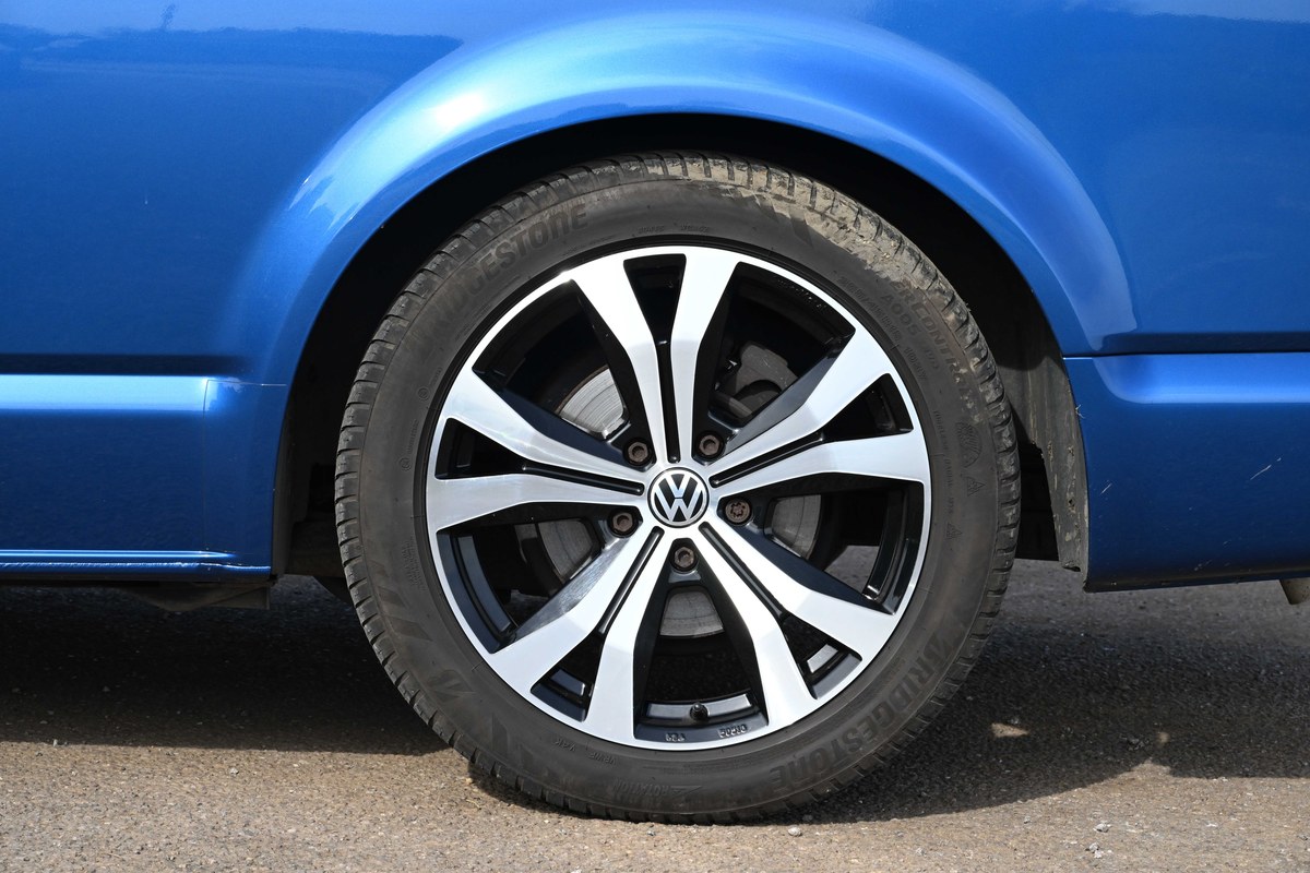 
								2015 Volkswagen Transporter T5.1 LWB TDI full									