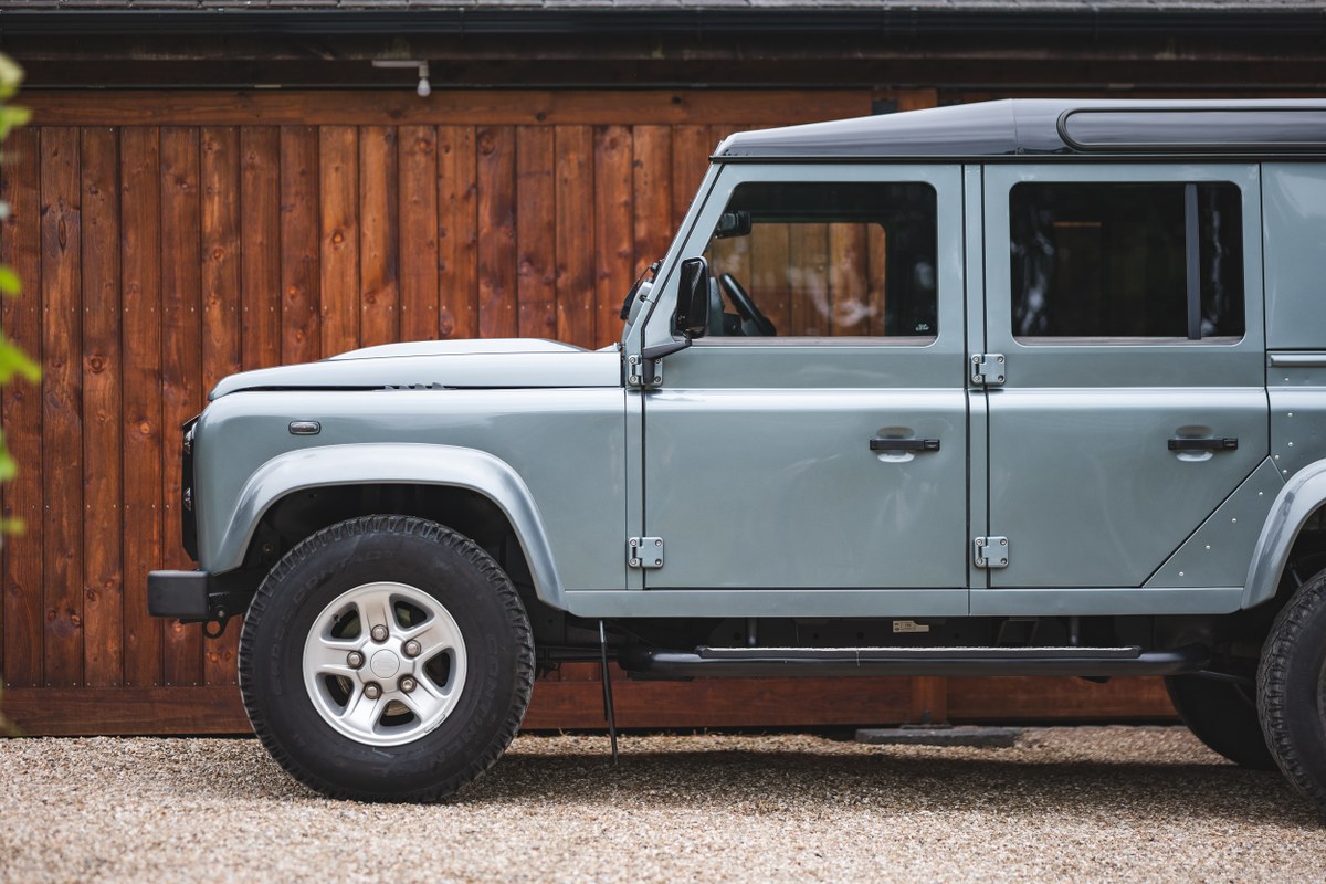 2016 Land Rover Defender 110XS 5 Seat Station Wagon