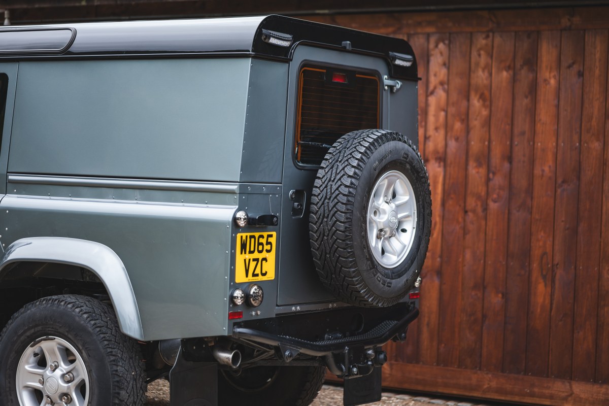 2016 Land Rover Defender 110XS 5 Seat Station Wagon