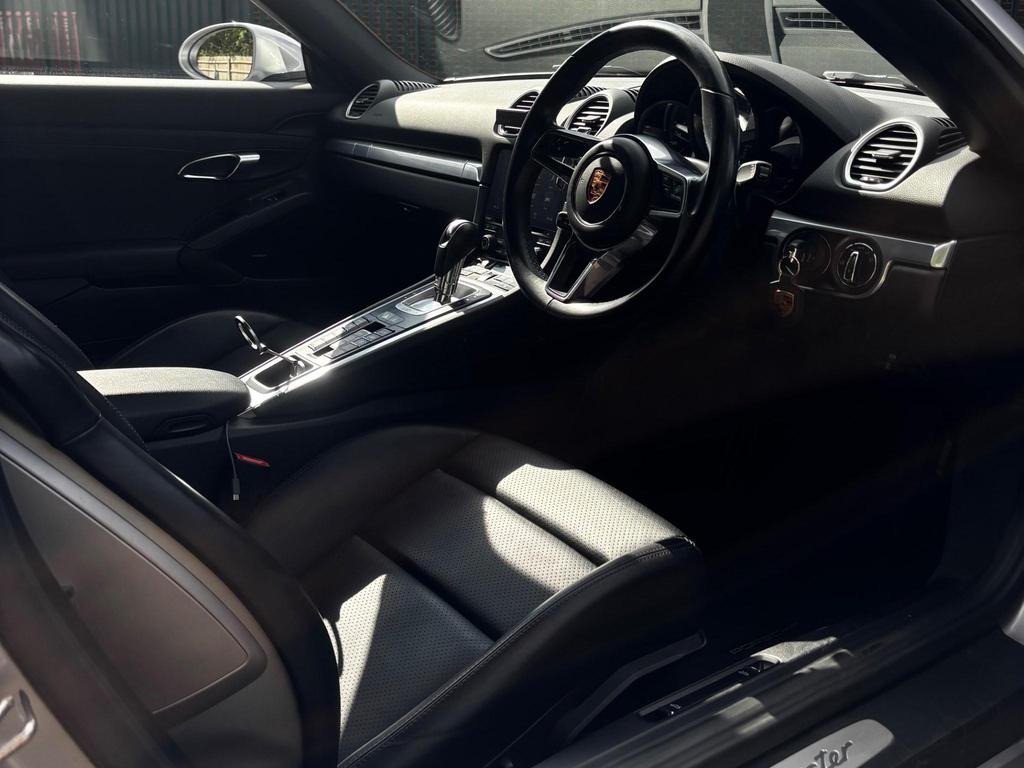 
								2018 Porsche 718 Boxster 2.0T PDK full									