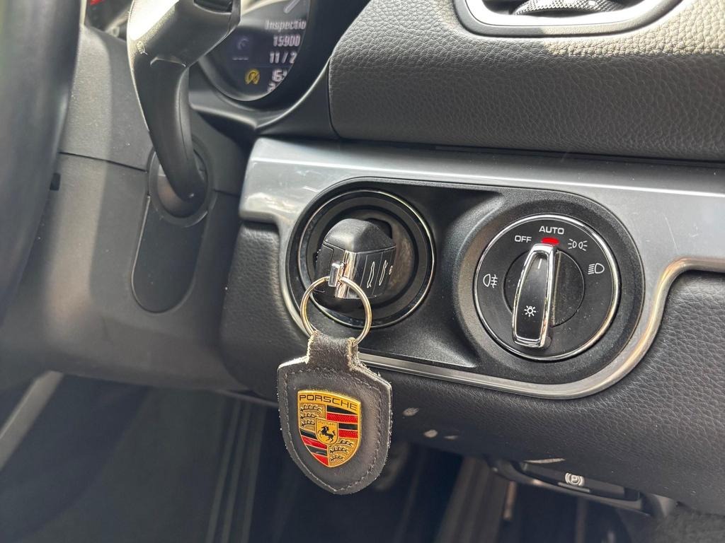 
								2018 Porsche 718 Boxster 2.0T PDK full									