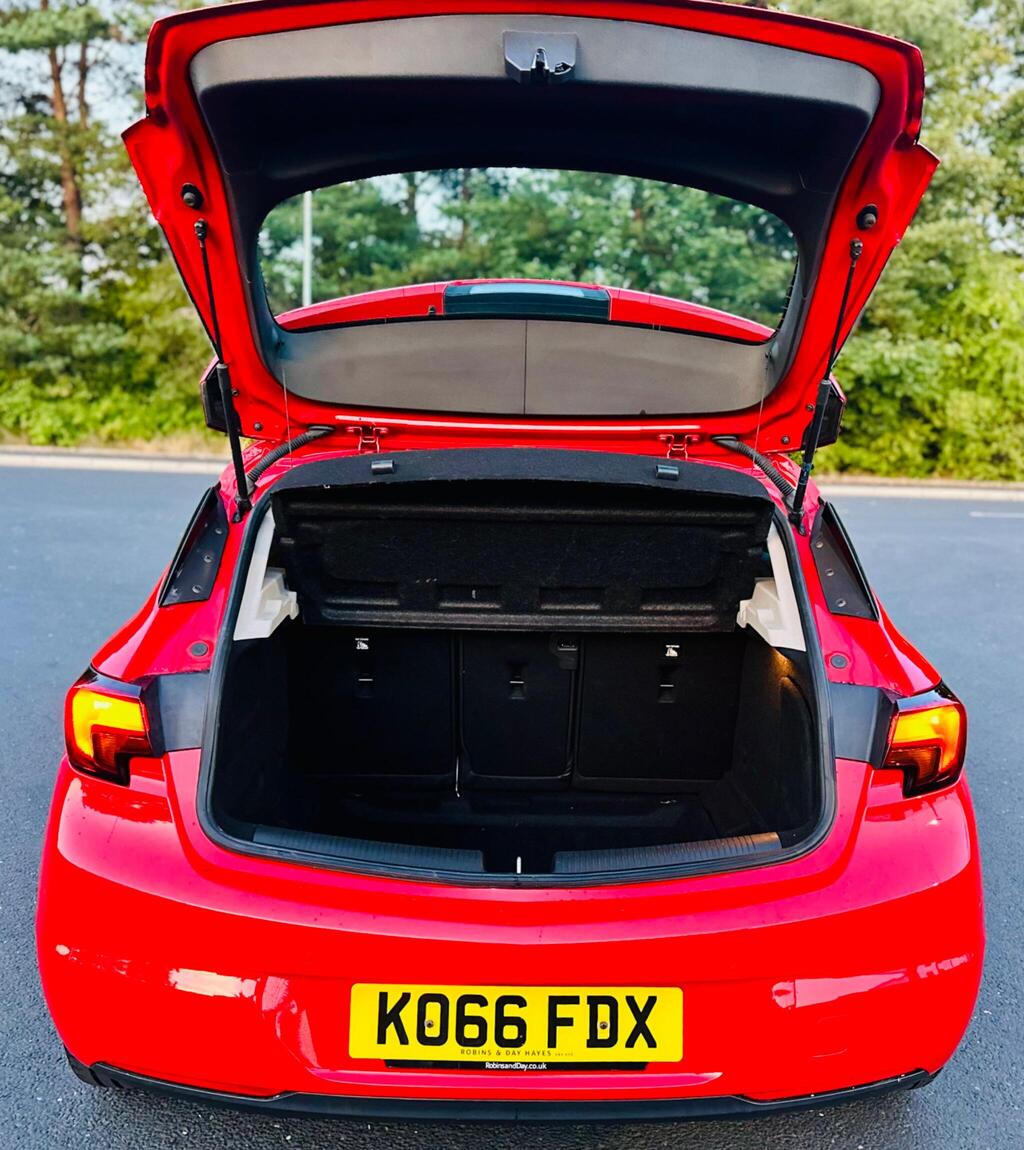 
								2017 Vauxhall Astra 1.4i Turbo Elite Nav Auto full									