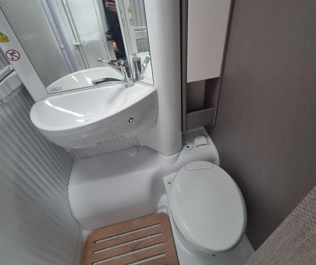 
								2024 Etrusco V 5.9 2-Berth Motorhome full									