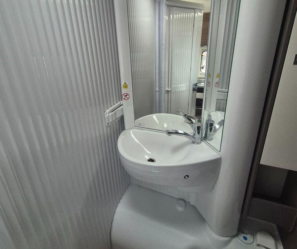 2024 Etrusco V 5.9 2-Berth Motorhome