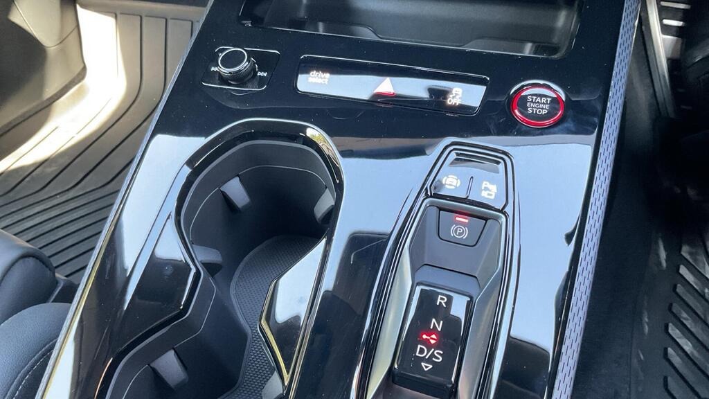 
								2025 Audi A5 Avant 2.0 TDI Launch Edition S Tronic full									