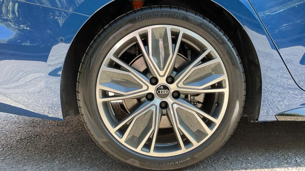 
								2025 Audi A5 Avant 2.0 TDI Launch Edition S Tronic full									