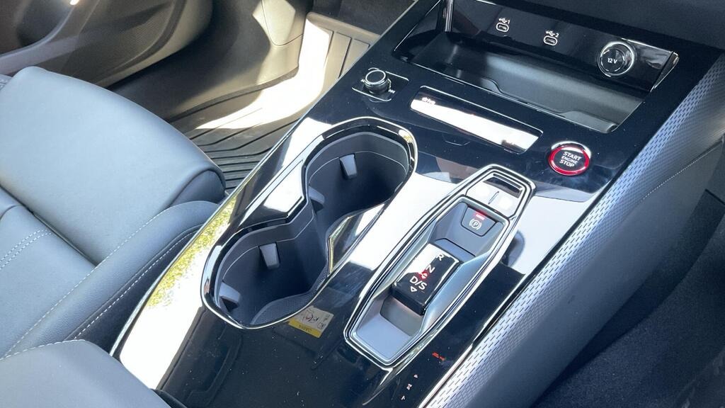 
								2025 Audi A5 Avant 2.0 TDI Launch Edition S Tronic full									