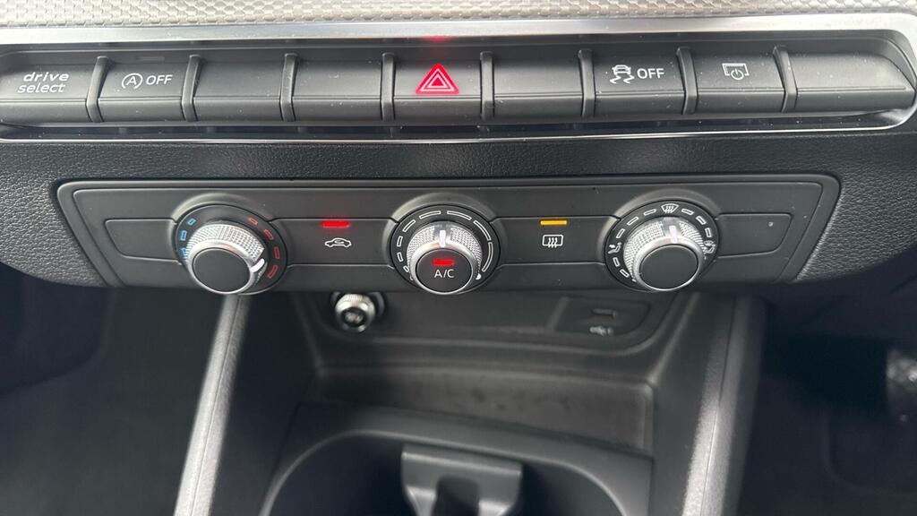 
								2023 Audi Q2 1.5 TFSI CoD 35 Sport S Tronic full									