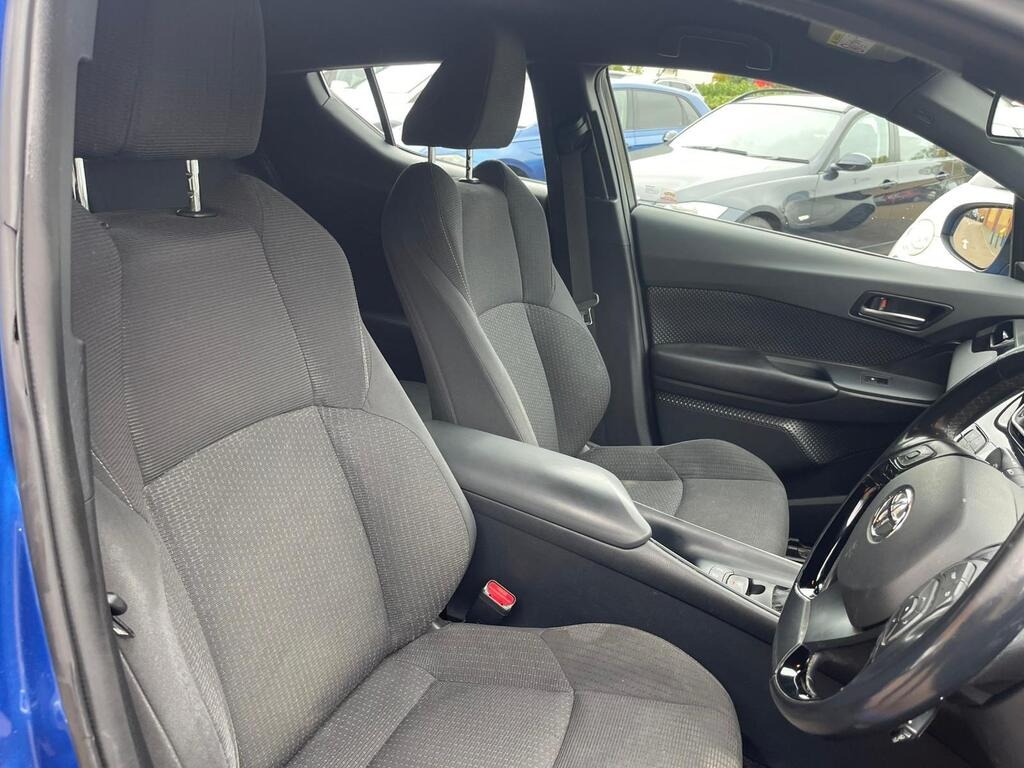 
								2019 Toyota C-HR 1.8 VVT-h Icon CVT full									