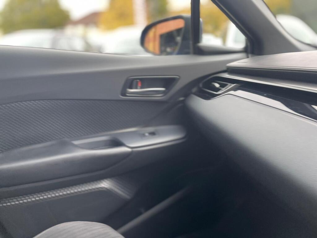 
								2019 Toyota C-HR 1.8 VVT-h Icon CVT full									