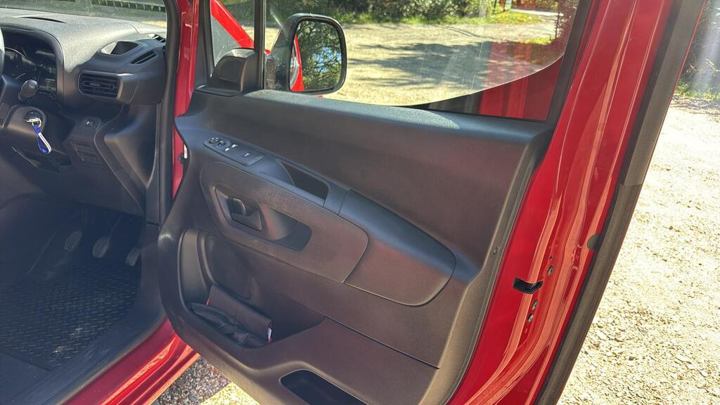 
								2020 Citroen Berlingo 1.5 BlueHDi 1000 Driver M SWB full									