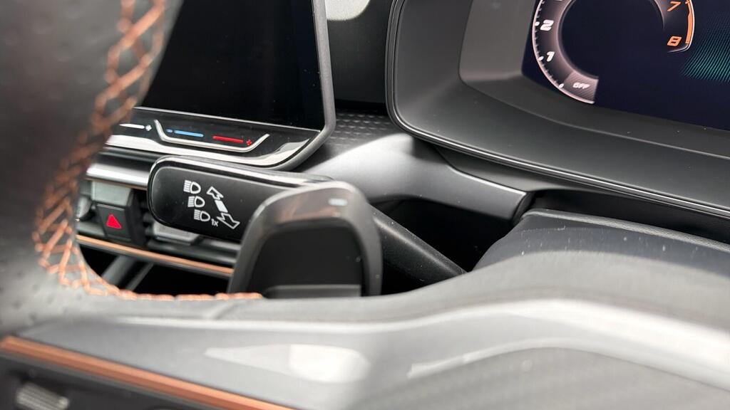 
								2025 CUPRA Leon 1.5 eTSI V1 DSG full									