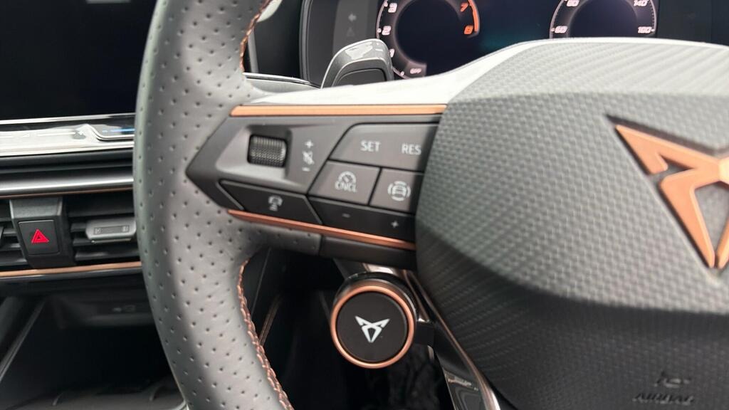 
								2025 CUPRA Leon 1.5 eTSI V1 DSG full									