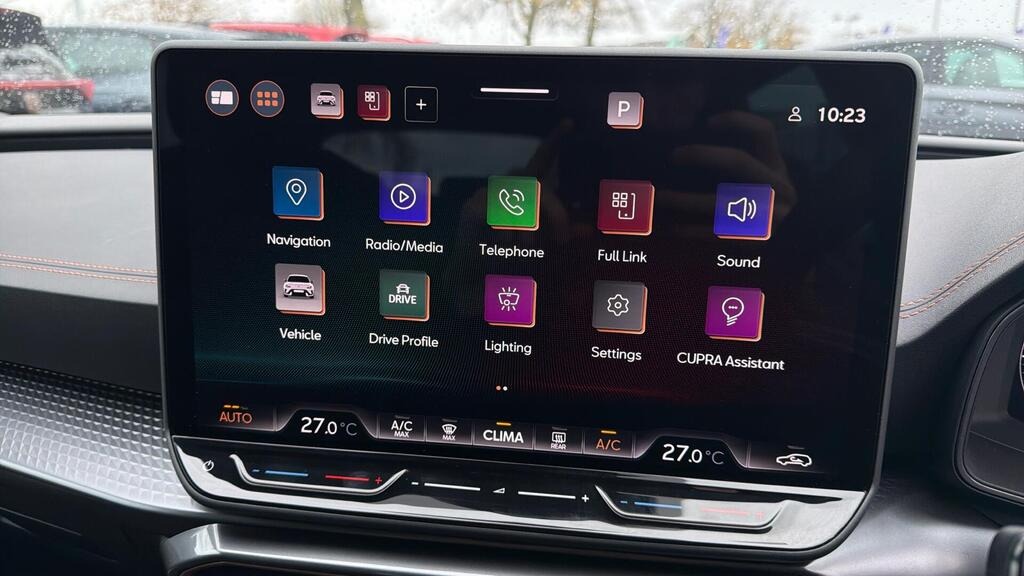 
								2025 CUPRA Leon 1.5 eTSI V1 DSG full									