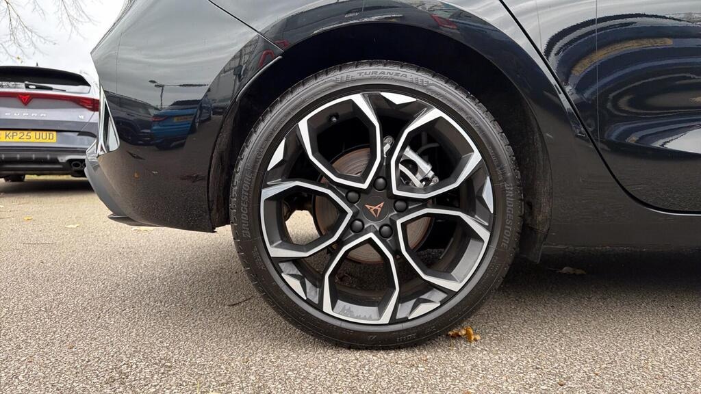 
								2025 CUPRA Leon 1.5 eTSI V1 DSG full									