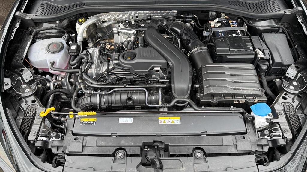 
								2025 CUPRA Leon 1.5 eTSI V1 DSG full									