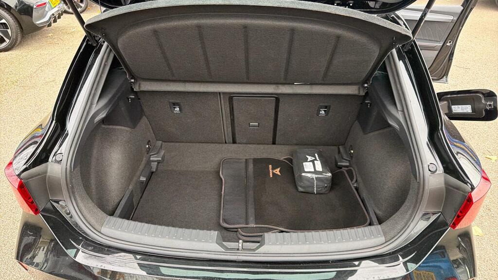 
								2025 CUPRA Leon 1.5 eTSI V1 DSG full									