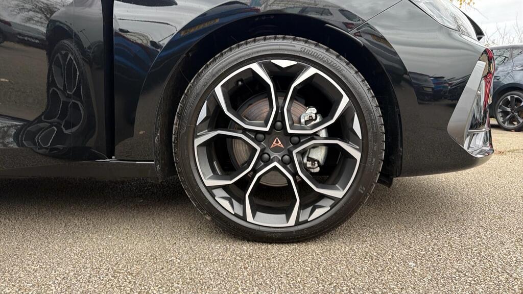 
								2025 CUPRA Leon 1.5 eTSI V1 DSG full									