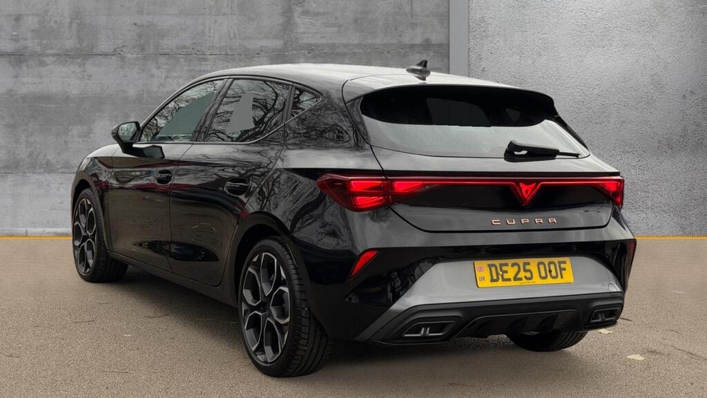 
								2025 CUPRA Leon 1.5 eTSI V1 DSG full									