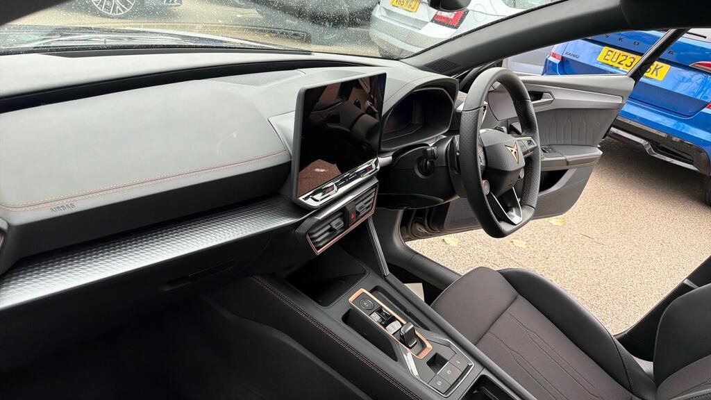 
								2025 CUPRA Leon 1.5 eTSI V1 DSG full									