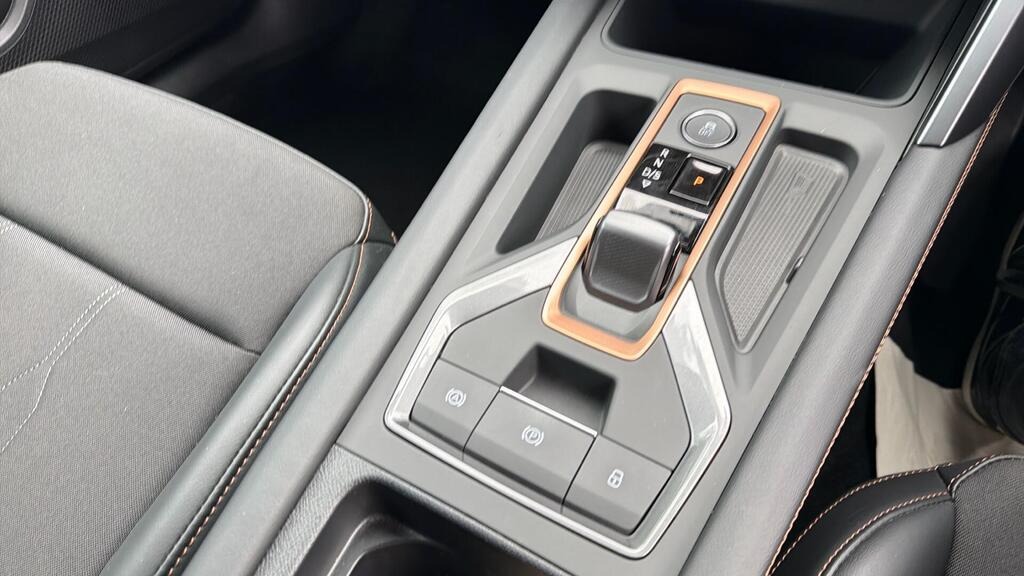 
								2025 CUPRA Leon 1.5 eTSI V1 DSG full									