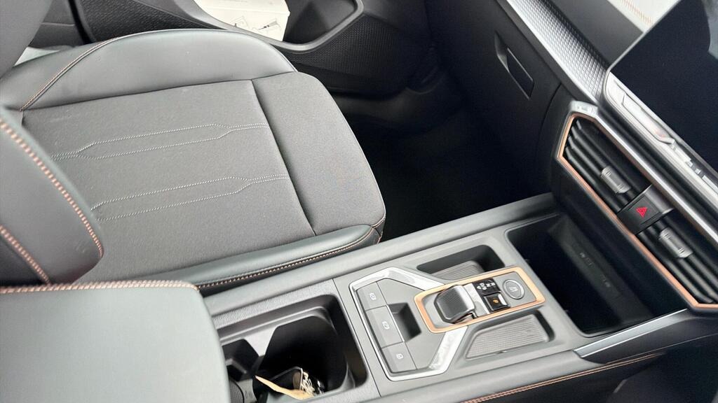 
								2025 CUPRA Leon 1.5 eTSI V1 DSG full									