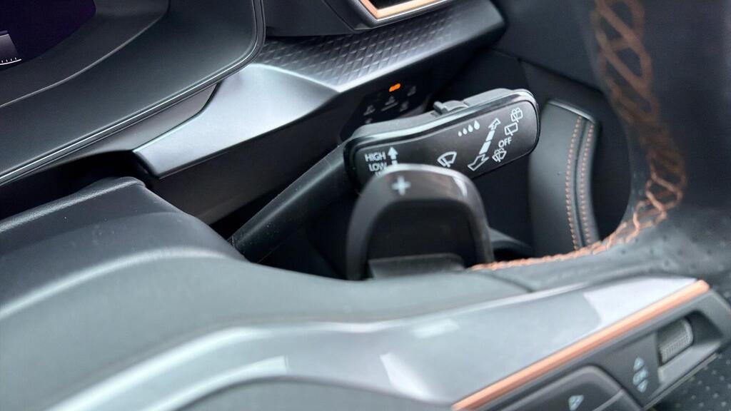 
								2025 CUPRA Leon 1.5 eTSI V1 DSG full									