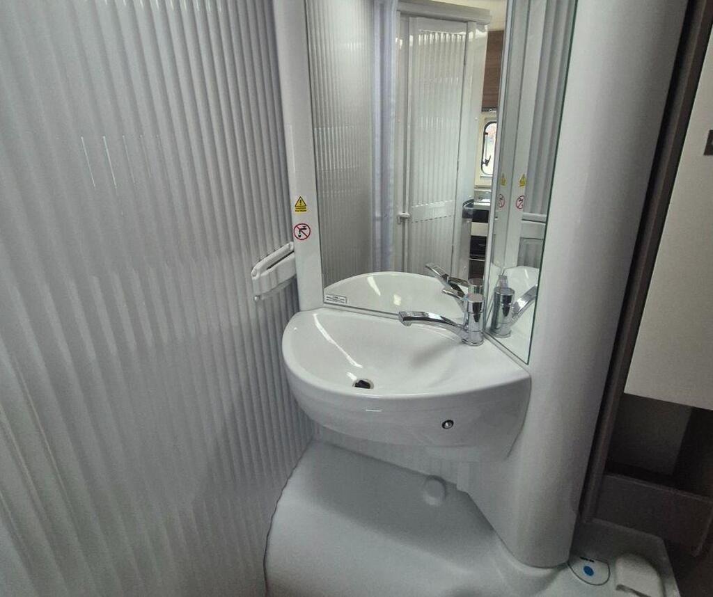 
								2024 Etrusco V 5.9 2-Berth Motorhome full									