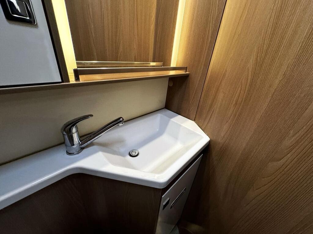 
								2021 Burstner Lyseo Harmony TD732 full									