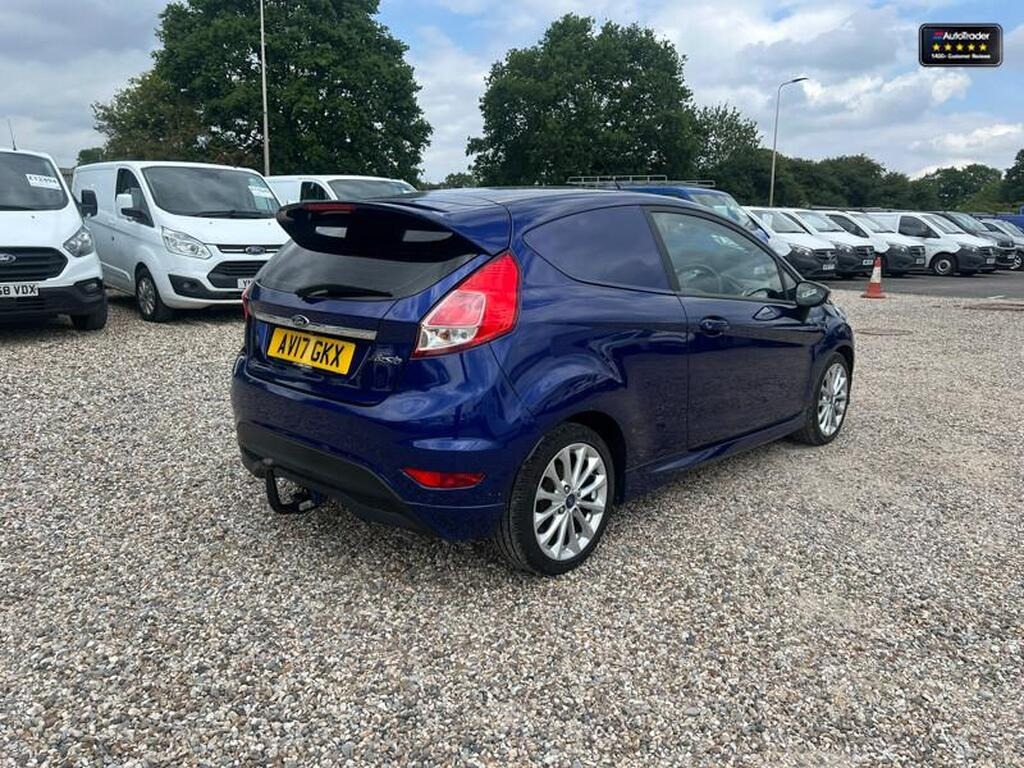 
								2017 Ford Fiesta Van SWB L1H1 Sport TDCi full									
