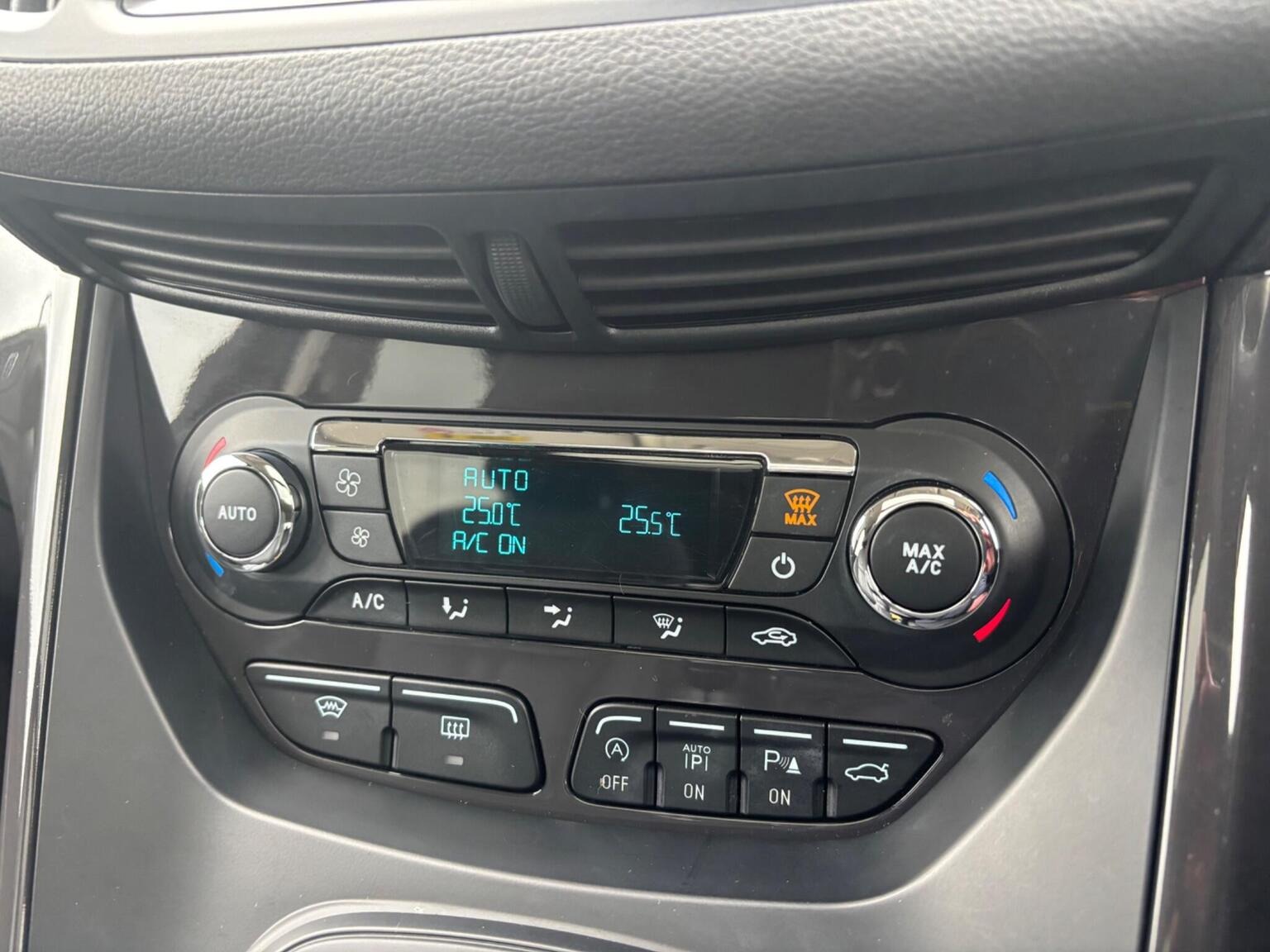 
								2016 Ford Kuga 2.0 TDCi Titanium X Sport Powershift AWD full									