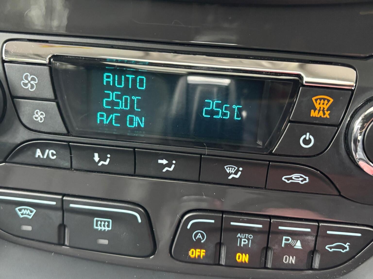 
								2016 Ford Kuga 2.0 TDCi Titanium X Sport Powershift AWD full									