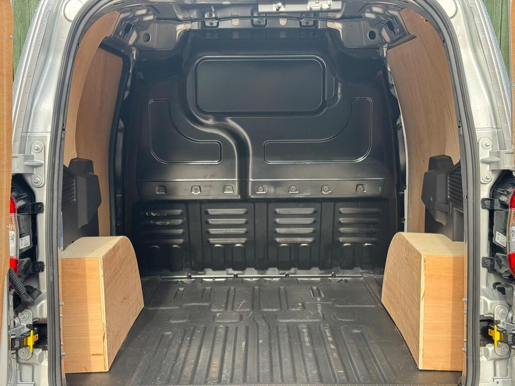 
								2022 Ford Transit Courier 1.0 EcoBoost Limited L1 full									