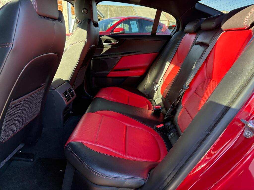 
								2018 Jaguar XE 2.0i GPF R-Sport Auto full									