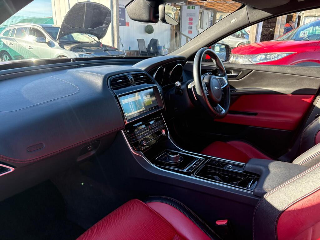 
								2018 Jaguar XE 2.0i GPF R-Sport Auto full									