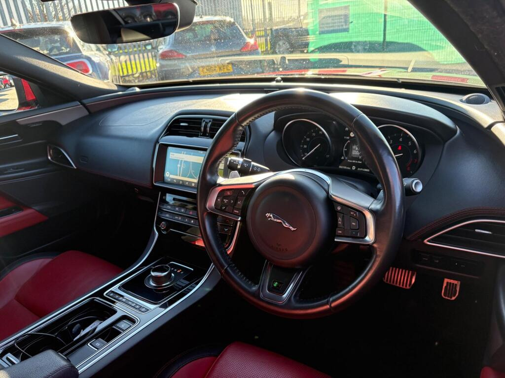 
								2018 Jaguar XE 2.0i GPF R-Sport Auto full									