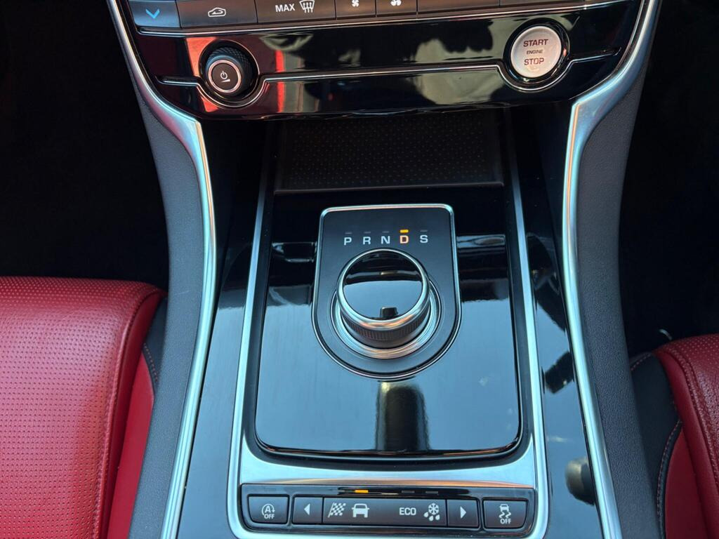 
								2018 Jaguar XE 2.0i GPF R-Sport Auto full									