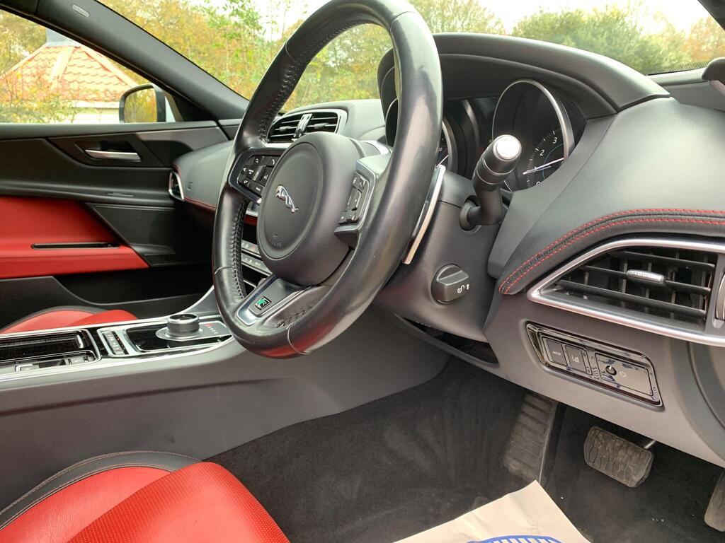 
								2018 Jaguar XE 2.0i R-Sport Auto full									