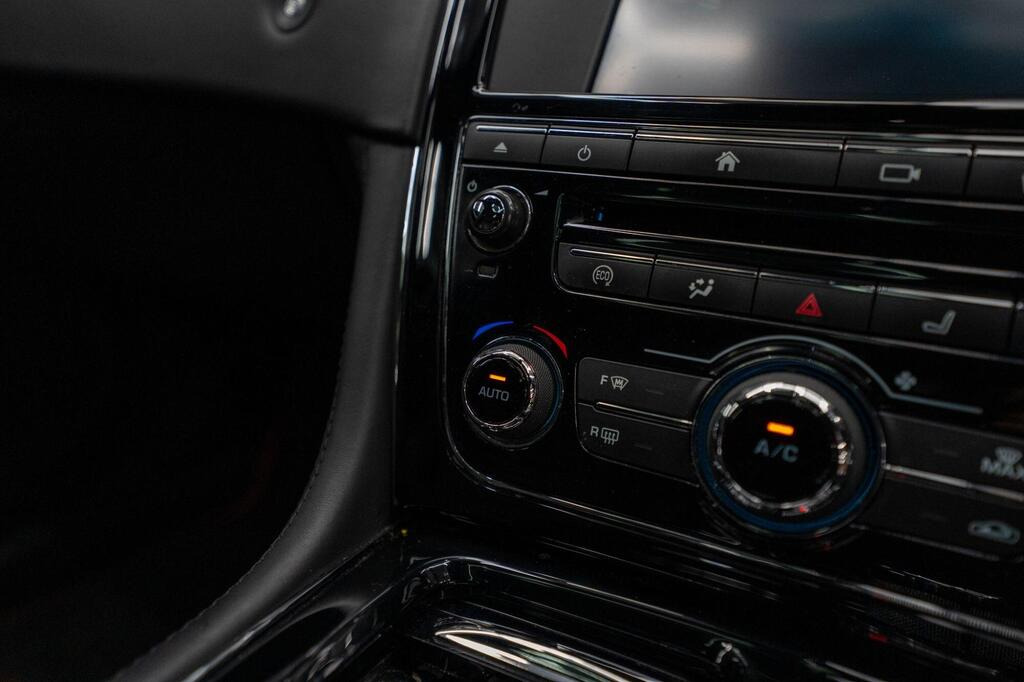 
								2016 Jaguar XJ3.0d V6 R-Sport Auto full									